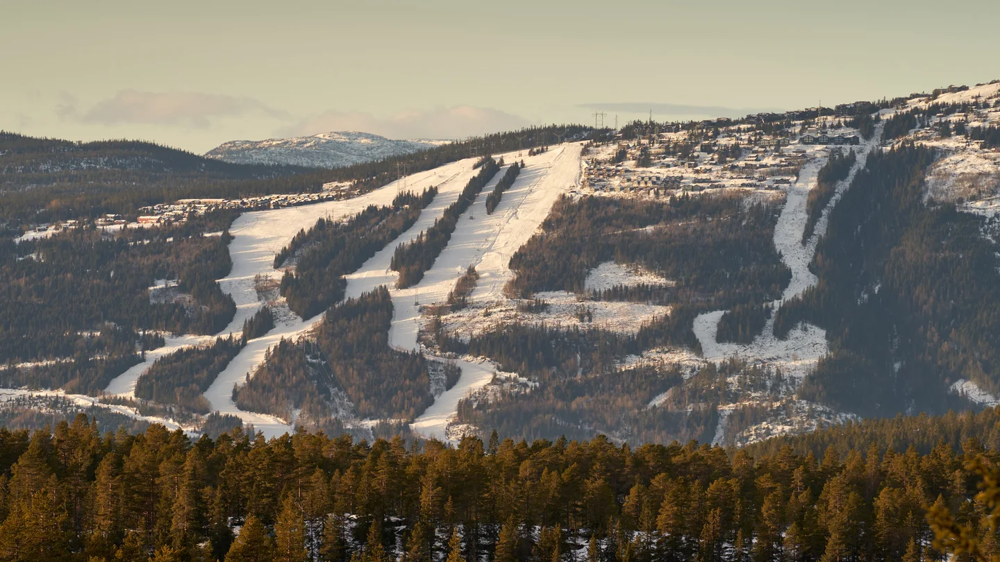 Solbelyste skibakker på Norefjell