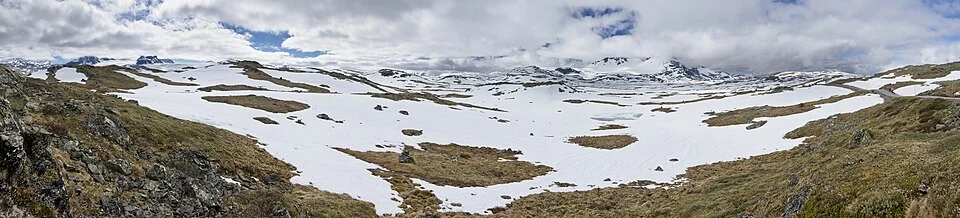 Snølandskap på Sognefjellet i juni